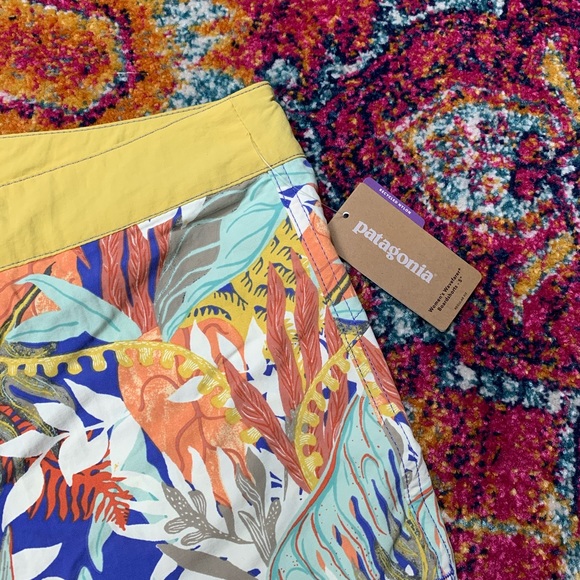 Patagonia Jurassic Fern Wavefarer Shorts - Picture 2 of 7